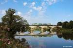 Desiro Vogtlandbahn VT 11 VBG 642 311-4 + 811-3 als VBG 81112 Regensburg - Hof, KBS 855 Regensburg - Hof, fotografiert auf der Regenbr�cke in Regenstauf am 23.08.2012    