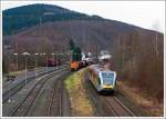 Der VT 123 der vectus Verkehrsgesellschaft mbH, ein Stadler GTW 2/6, fährt am 10.02.2014 als Hellertalbahn, hier kurz hinter dem Einfahrtsignal Herdorf.