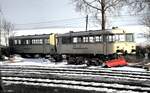Hersfelder Eisenbahn Gesellschaft (HEG) VT 98 und Mittelteil aus Renfe Gliederzug in Schenklengsfeld am 11.03.1987.
