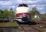 VT 18-16-03 im Sächsischen Eisenbahnmuseum Chemnitz neben Wasserkran am 19.04.2017.