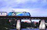 101 095-8 mit Bayer Werbung und IC auf der Donaubrücke in Ulm am 06.09.2001.