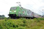 101 040-4 mit Werbung für Fußball WM mit IC in Neu-Ulm Pfuhl am 08.08.2010.