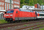 Die 101 081-8 (91 80 6101 081-8 D-DB) der DB Fernverkehr AG, f�hrt am 28.04.2018, mit einem EC bestehend aus SBB EuroCity-Wagen, auf der Linken Rheinstrecke (KBS 471) durch Koblenz-Oberwerth, in