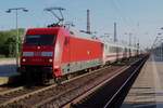 Am Abend von 1 Mai 2024 treft 101 028 mit ein IC nach Hamburg-Altona in Celle ein.