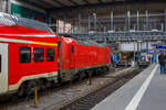 Die „Emil Zátopek Lokomotive“ Škoda 109 E3 ist für mich nicht gerade eine schöne Lok auf Deutschen Gleisen. Die DB 102 004 (91 80 6102 006-4 D-DB) der DB Regio Bayern steht am 13 Januar 2025, mit dem RE 1 - MNX - München-Nürnberg-Express in Form der Škoda Wendezug-Garnitur „Molly“ (Škoda Push-Pull), im Hauptbahnhof München zur Abfahrt bereit. 

Die Lok „Emil Zátopek Lokomotive“ vom Typ Škoda 109 E3 wurde 2016 von der Škoda Transportation a.s. in Plzeň (Pilsen) unter der Fabriknummer 9994 gebaut und an die DB Regio AG - Region Bayern für den München-Nürnberg-Express geliefert. Auch die Doppelstock-Wagengarnitur wurde von Škoda gebaut. 

Die sechs von der DB Regio Bayern bestellten Lokomotiven sind für den München-Nürnberg-Express, wo sie zusammen mit, auch von Škoda, neugebauten Doppelstockwendezügen (Push-Pull-Einheiten) zum Einsatz kommen. 