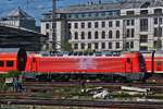 E-Lok Skoda 102 001-5 zieht ihren Zug in den Hbf.