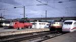 218 441-4 und 120 101-1 und 103 142-6 und ICE 1 in Ulm am 25.08.1996.