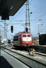 103 102-0in orientrot in Nürnberg Hbf im Mai 1990.