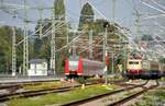 425 814-1 und 103 245-7 mit TEE in Lindau auf dem Bodenseedamm am 07.10.2023.