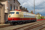 Das formschöne Paradepferd in den TEE-Farben purpurrot/elfenbein, die stärkste einteilige Drehgestell-Lokomotiv-Baureihe der Welt und die stärkste deutsche Lok – Baureihe....

Die 103 226-7 (91 80 6103 226-7 D-DB) wird am 23.04.2017 im Südwestfälischen Eisenbahnmuseums in Siegen präsentiert. Mit einer Kurzzeitleistung von 10.400 kW (14.140 PS) bzw. einer Dauerleistung von 7.440 kW (10.115 PS) sind sie immer noch die stärksten. Derzeit ist sie im Ringlokschuppen in Siegen abgestellt.

Die 103.1 wurde 1973 von Krauss-Maffei unter der Fabriknummer 19639 gebaut, der elektrische Teil ist von Siemens. 2012 wurde die Lok ausgemustert und seit Anfang 2013 im Besitz des DB Museums sie ging als Dauerleihgabe an den Lokomotiv-Club 103. Die Lok ist betriebsfähig, darf aber gemäß Vertrag mit der DB keine Sonderzüge ziehen.

Technische Daten:
Achsfolge: Co´Co´
Spurweite: 1.435 mm
Drehgestellmittenabstand: 9.600 mm
Achsstand im Drehgestell: 2 x 2.250 mm
Gesamtachsstand: 14.100 mm
Länge über Puffer: 20.200 mm (ab 103 216)
größte Breite: 3.090 mm
größte Höhe ü. SO.: 4.492 mm
Dienstgewicht: 116 t
Achslast: 19,3 t
Gewicht Drehgestell: 31.000 kg
Kleinster Befahrbarer Radius: 140 m
Antriebsart: Siemens-Gummiring-Kardan-Hohlwellenantrieb mit einseitigem Stirnradgetriebe
Bremse: Druckluft-Klotzbremse KE - GPR - E mZ
Elektrische Bremse: 2 x fahrleitungsunabhängige (eigenerregte) Gleichstrom-Widerstandsbremse
Stromsystem: 15 kV, 16 2/3 Hz
Stromabnehmer: Anfangs 2 x Scherenstromabnehmer DBS 54 a, später Umbau mit 2 x Einholmstromabnehmer SBS 65

Fahrmotoren: 6 x zwölfpoliger Wechselstrom-Reihenschlußmotor, Typ: WB 368/17f (SSW)
Höchstdrehzahl: 1 525 U/min.
Dauerleistung: 1.180 kW
Motorgewicht: 3.500 kg
Zahl der Fahrstufen: 39

Fahrleistungen:
Höchstgeschwindigkeit: 200 km/h
Kurzzeitleistung: 10.400 kW, auf 9.000 kW begrenzt
Stundenleistung: 7.780 kW
Dauerleistung: 7.440 kW
Anfahrzugkraft: 312 kN
