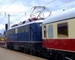 Die E10 121 (ex 110 121-1) am 03.04.2010 im Hbf Trier.