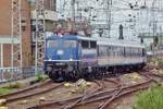 TRI 110 469 treft mit RB 48 nach Wuppertal in K�ln Hbf ein am 27 April 2018.