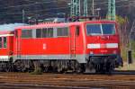   Die 111 128-5 (91 80 6111 128-5 D-DB) der DB Regio NRW ist am 09.11.2014 mit n-Wagen (ex Silberlinge) in Betzdorf/Sieg abgestellt.