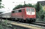 111 027-9 mit Nahverkehrszug in Ulm am 16.05.1996.