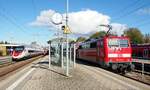 SBB ETR 610 (RABe 507) und daneben (sehr klein) 623 037 R S7 und 111 073 RE 72 in Memmingen am 23.10.2021.