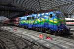 Am Sonntag 22 Mai 2022 steht 111 074 miot der Herzerather Sonderzug in Köln Hbf.