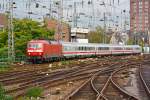   Die 120 108-6 fährt am 29.08.2014 mit einem IC in den Hbf Köln ein.