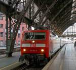   Die DB 120 104-5 f�hrt am 08.03.2015 mit dem IC 2408 (K�ln - Hamburg-Altona) in den Hauptbahnhof K�ln (Gleis 2) ein.