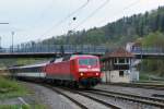 DB BR 120: IC Stuttgart-Zürich anlässlich der Einfahrt Horb beim Passieren des Stellwerks mit DB 120 118-5 am 25.