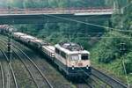 Beide seiten des Storys: 140 642 wartet in Duisburg-Kaiserberg auf die Weiterfahrt am 14 Mai 2005.