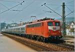 Die 140 108-2 mit einen Eilzug Konstanz - Offenburg beim Halt in Engen.