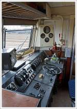 Führerstandgesamtansicht:  Im Führerstand der 141 228-7, ex E 41 228, am 28.04.2013 im Eisenbahnmuseum Darmstadt-Kranichstein, sie ist eine Dauerleihgabe der DB-Regio AG ans Museum.