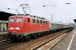 Füssballsonderzug mit 141 381 durchfahrt am 1 Februar 2001 Köln Deutz. 