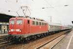 Füssballsonderzug mit 141 371 durchfahrt am 13 April 2000 Köln-Deutz.