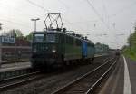 E 42 151  (ex DR 242 151-9) der TEV (Th�ringer Eisenbahnverein e.V.) f�hrt am 11.04.2011 mit CBB 91 80 1042 520-8 (ex �BB 1042 520-8) am Haken durch den Bf Bonn-Beuel, Richtung Norden. Rechts hinten schiebt 143 943-9 dir RB 27 weiter Richtung Koblenz.
