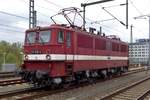 Am 8 April 2017 steht ex-DR 211 030 in Dresden Hbf.