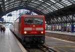   Die 143 263-2 (91 80 6143 263-2 D-DB) der DB Regio, ex DR 243 263-1, fährt am 07.10.2015 mit dem RB 27  Rhein-Erft-Bahn  (Mönchengladbach - Köln .