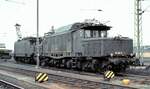 194 118-6 und 144 064-3 bei einer Führung in Regensburg am 25.04.1982.