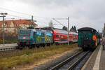 Farblich passte eigentlich die 146 010-4 (91 80 6146 010-4 D-DB), eine TRAXX P160 AC1 mit Werbung für das Sächsische Staatsweingut Schloss Wackerbarth, sehr gut rechts zu dem
