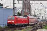 RE-4 nach Hamm treft am 4 Oktober 2017 mit 146 259 in Köln Hbf ein.