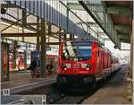 Die DB 147 005 wartet mit ihremn n-Wagen in Stuttgart auf die Abfahrt.