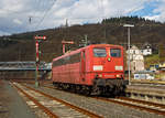 Die DB Cargo AG vermietete Railpool 151 086-6 (91 80 6151 086-6D-Rpool), am 26.03.2021 als Lz beim Manöver (Gleiswechsel) im Bahnhof Dillenburg.