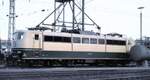 151 118-7 mit Mittelpufferkupplung bei einer Führung in Regensburg am 25.04.1982.