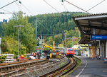   Trotz Baustelle und eingleisiger Führung fahren sogar Güterzüge durch Betzdorf (Sieg), hier fährt am 08.10.2016 die 152 123-6 (91 80 6152 123-6 D-DB) der DB Cargo Deutschland AG