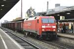 152 063-4 mit gemischtem Güterzug in Augsburg am 25.10.2009.