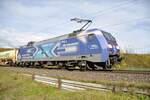 152 134-3 Albatro Express der DB ITEG mit Containerzug bei Urspring am 17.10.2012.