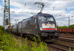   Die beiden schwarzen an die NIAG - Niederrheinische Verkehrsbetriebe AG vermieteten MRCE Dispoloks ES 64 U2-008 / LZB 182 508-2 (91 80 6182 508-2 D-DISPO) und  ES 64 U2-018 / LZB 182 518-1 (91 80