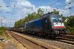   Die MRCE Dipolok ES 64 U2-034 (91 80 6182 534-8 D-DISPO) f�hrt 22.06.2019 mit eimem leeren BLG AutoRail Autotransportzug (Doppelstock-Autotransportwagen der Gattung Laaers) durch Kreuztal in