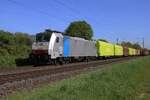 LIneas 186 258 zieht der Nievenheimer Stahlzug am 24 April 2026 durch Kaarst-Broicherseite.