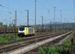 DB/Weilam Rhein: Alleine auf weiter Flur wartete die gelbe ES 64 F4-206 am 7.