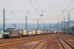   Die von der SBB Cargo International angemietete MRCE Dispolok ES 64 F4-282 / 189 282-7 (91 80 6189 282-7 D-DISPO Class 189-VK) fährt am 03.07.2015 mit einem Container-/ Wechselbehälterzug