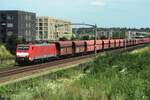 Erzzug mit 189 041 passiert das Quasi-Naturgebiet bei Tilburg-Reeshof am 23 Juli 2021.