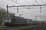 Am 11 Februar 2015 steht RTB 189 209 -noch mit die Merkmahle deren vorherigen MMieter ChemTRans Logistics- mit ein Containerzug in Blerick.