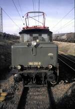 194 018-8 leistet Schubhilfe für einen IC über die Geislinger Steige am 22.11.1982.