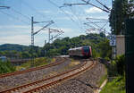 Der vierteilige ET (elektrische Triebzug) 422 572-8 / 422 072-9 der S-Bahn Rhein-Ruhr (Betreiber DB Regio NRW), der Linie S9 von Gladbeck über Essen Hbf nach  W-Vohwinkel, erreicht am 18 Juli