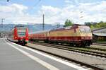 425 805-8 und 101 001-6 mit TEE Rheingold in Lindau-Reutin am 12.08.2023.